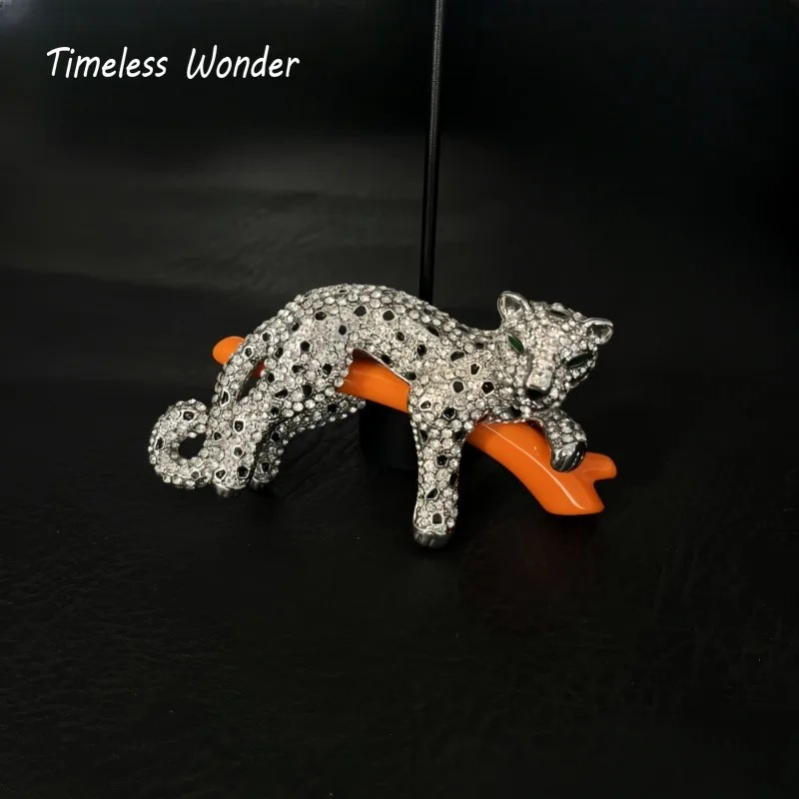 Vintage Fashion Runway - Timeless Wonder Fancy Enamel Zircon Leopard