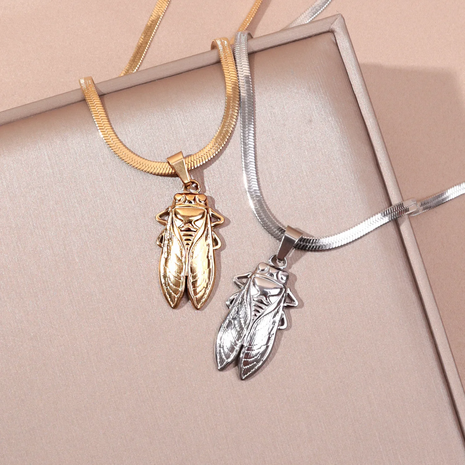 Vintage Fashion Bug - Stainless Steel Big Cicada Antique Golden