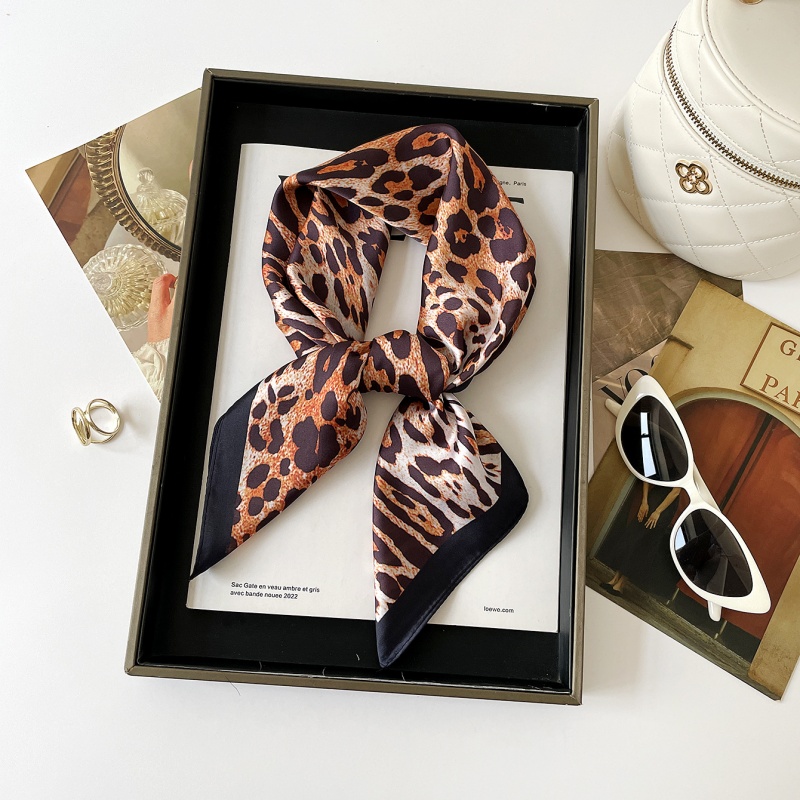 Vintage Square Silk Scarf Leop - Vintage Fashion Hijab ulasan dan harga